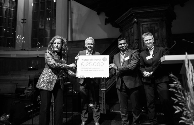 Minister Van Engelshoven, Rob van der Mei (CWI/VU), Sandjai Bhulai (VU) and Ineke Sluiter (KNAW). (Picture: Roemer Overdiep.)