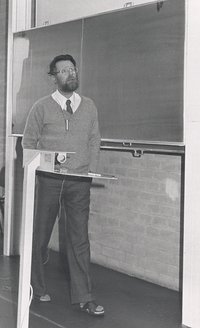 Edsger Dijkstra during his lecture at the Nederlands Wiskundig Congres in Amsterdam (1978).