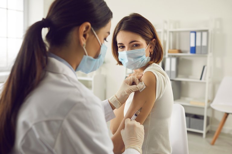 Corona vaccination. Credit: Shutterstock.