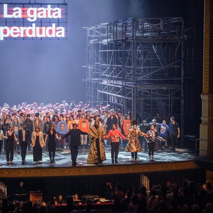 DIS group supports community opera that premiered in Barcelona