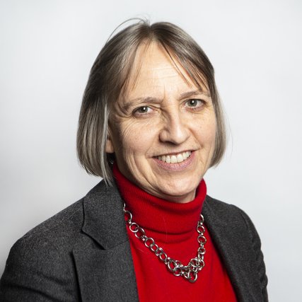 Portrait picture of Lynda Hardman