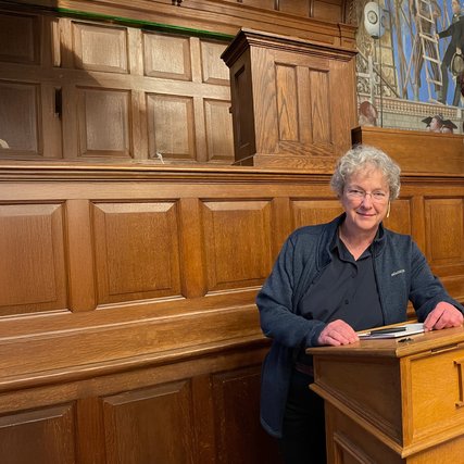 Ute Ebert tijdens de Bernouillilezing in 2024, met AI verbreed