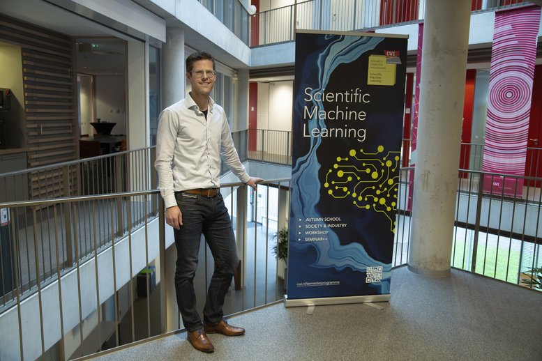 Benjamin Sanderse inside CWI standing next to a congress banner