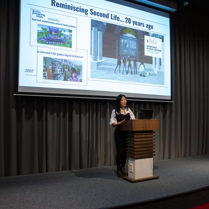Yvette Wohn speaks at the Social Spring School on XR