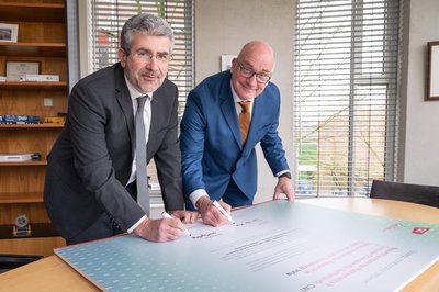 Institute managers Bruno Sportisse and Ton de Kok signing the agreement in 2023.